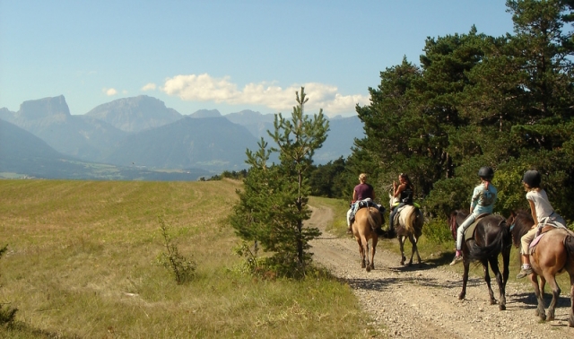 Trievres a cheval